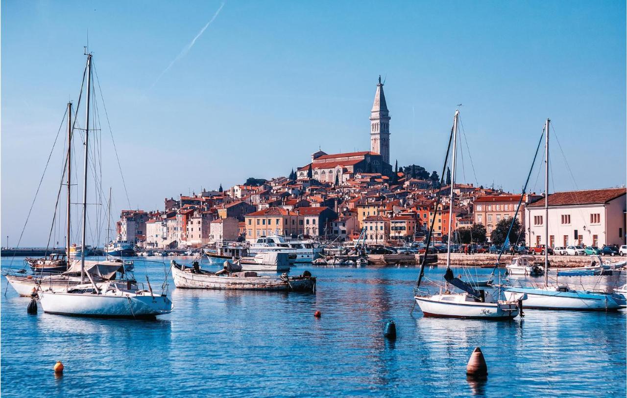 2 Bedroom Stunning Apartment In Rovinj Eksteriør bilde