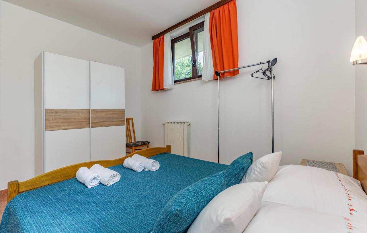 2 Bedroom Stunning Apartment In Rovinj Eksteriør bilde