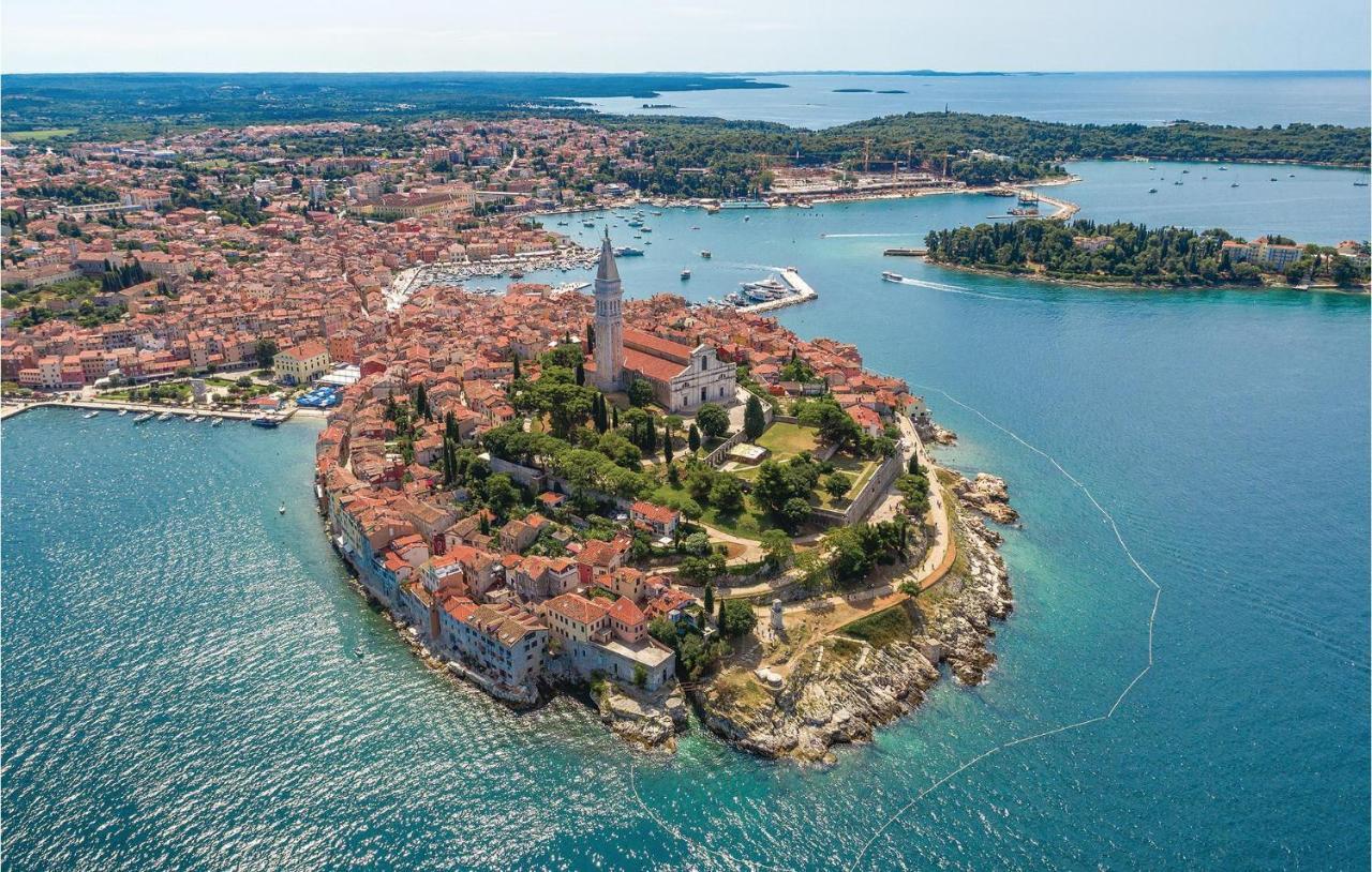 2 Bedroom Stunning Apartment In Rovinj Eksteriør bilde